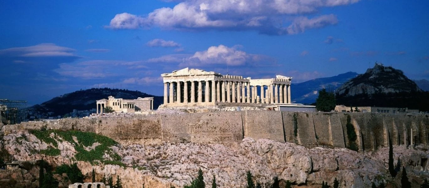 Ελληνική οικονομία: Πήρε τα εύσημα από Fitch και Κομισιόν